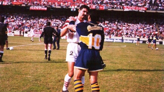 Ricardo Rocha e Maradona antes do jogo. 